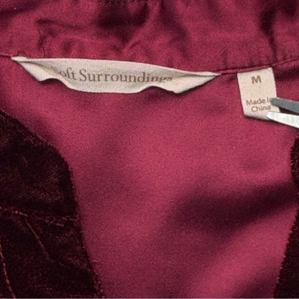 Soft Surroundings Velvet Popover Tunic Top Size M Burgundy Wine Button Cuffs - Picture 8 of 9